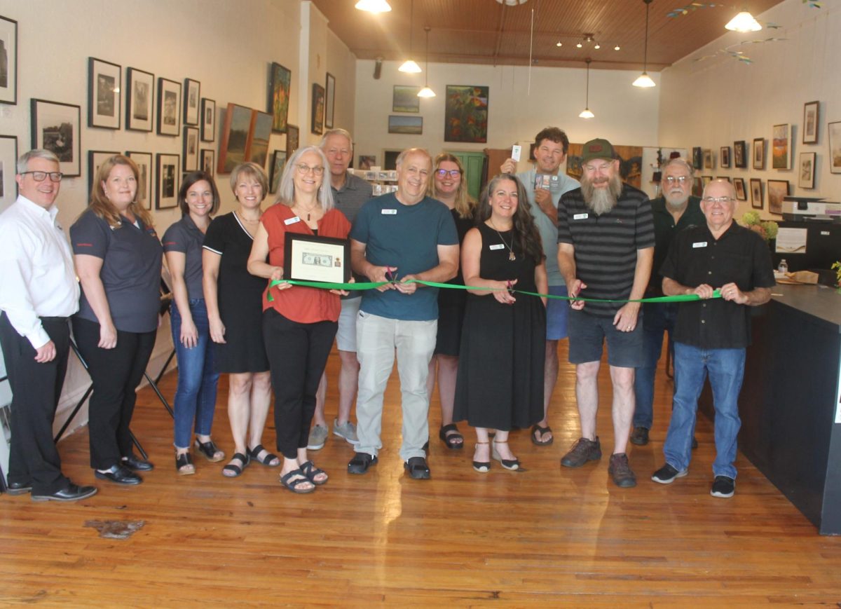 Ribbon cutting at Abbe Creek Gallery