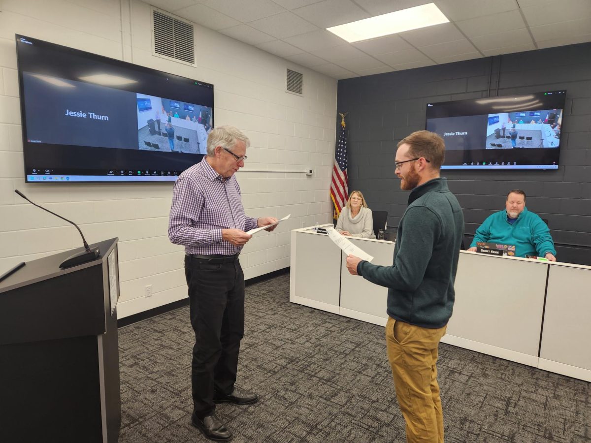 David Frankfurt (right) takes the oath of office administered by mayor Tom Wieseler (left) (Doug Shannon provided photo)