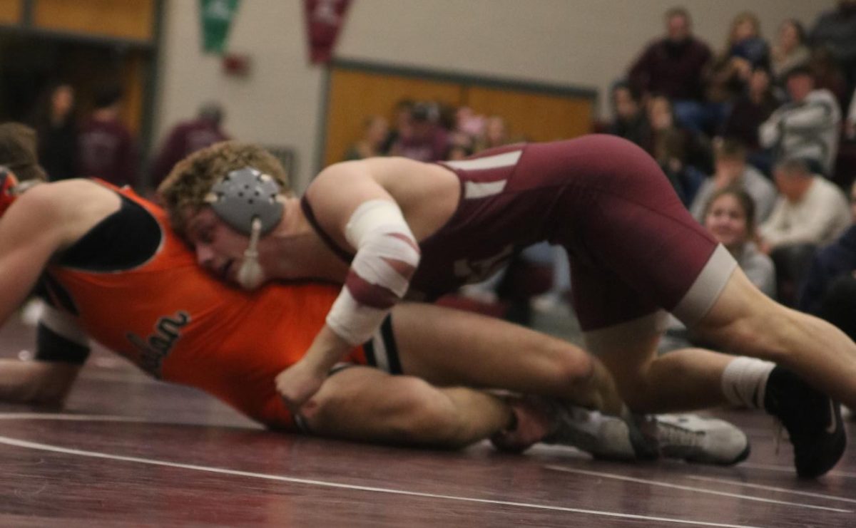 Mount Vernon’s Jaxon Anderson gets a major decision against Solon’s Kyler Jensen.