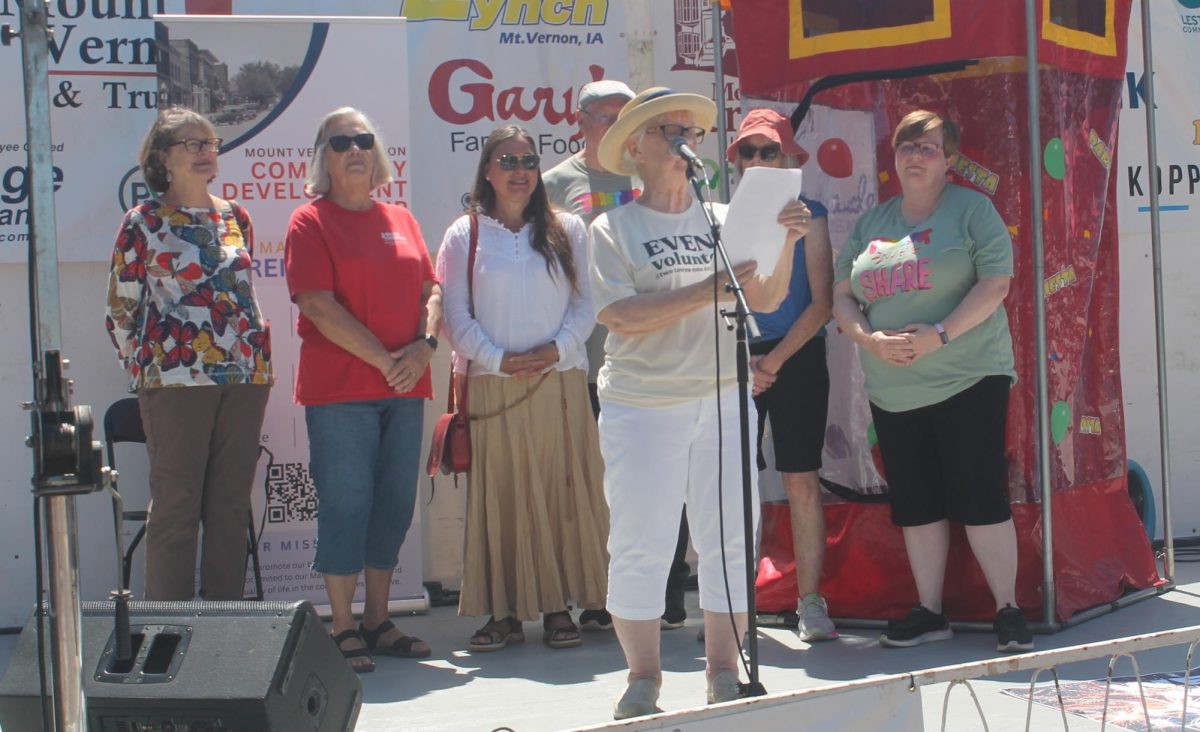 The work of the community gardens at Seeds of Faith Lutheran Church and Lester Buresh Family Community Wellness Center, as well as the help of Southeast Linn Community Center were recognized with an Above and Beyond Service award this year
